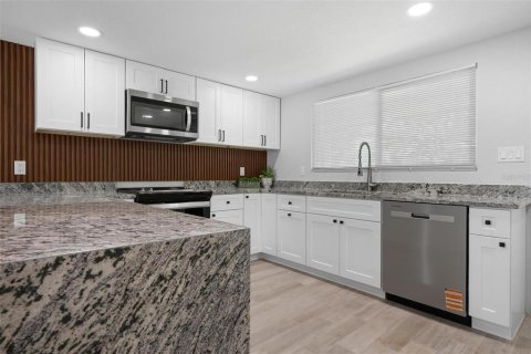 Immobilier commercial à vendre à Englewood, Floride: 5 chambres, 234.21 m2 № 1910136 - photo 3
