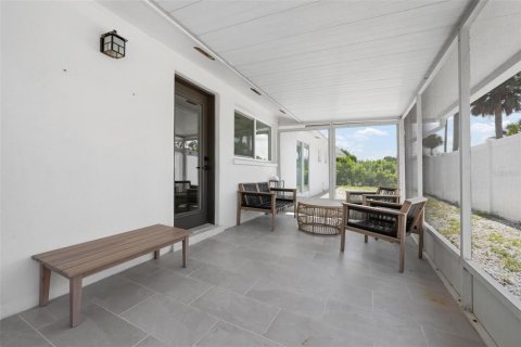Immobilier commercial à vendre à Englewood, Floride: 5 chambres, 234.21 m2 № 1910136 - photo 8
