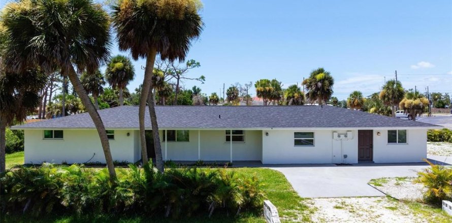 Immobilier commercial à Englewood, Floride 5 chambres, 234.21 m2 № 1910136