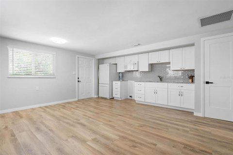 Immobilier commercial à vendre à Englewood, Floride: 5 chambres, 234.21 m2 № 1910136 - photo 9