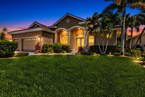 House in Punta Gorda, Florida 3 bedrooms, 195 sq.m. № 2272749 - photo 5