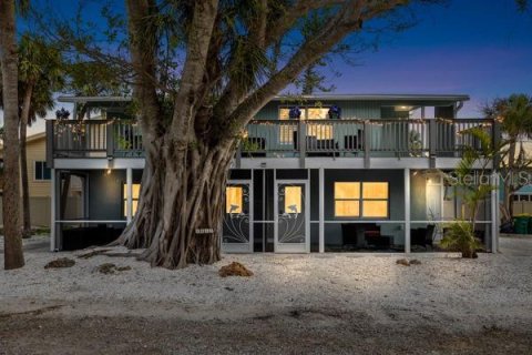 Immobilier commercial à Englewood, Floride 4 chambres, 163.88 m2 № 2113835