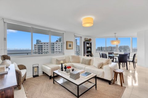 Copropriété à vendre à Miami Beach, Floride: 2 chambres, 135.17 m2 № 1945555 - photo 1
