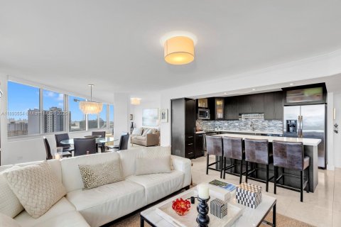 Copropriété à vendre à Miami Beach, Floride: 2 chambres, 135.17 m2 № 1945555 - photo 9