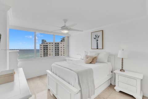 Copropriété à vendre à Miami Beach, Floride: 2 chambres, 135.17 m2 № 1945555 - photo 24