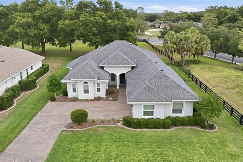 House in Lady Lake, Florida 4 bedrooms, 236.34 sq.m. № 2222555 - photo 22