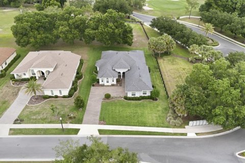 House in Lady Lake, Florida 4 bedrooms, 236.34 sq.m. № 2222555 - photo 25