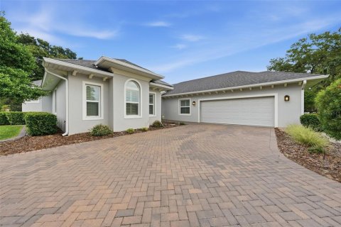 House in Lady Lake, Florida 4 bedrooms, 236.34 sq.m. № 2222555 - photo 3