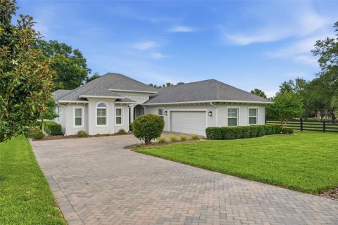 House in Lady Lake, Florida 4 bedrooms, 236.34 sq.m. № 2222555 - photo 2
