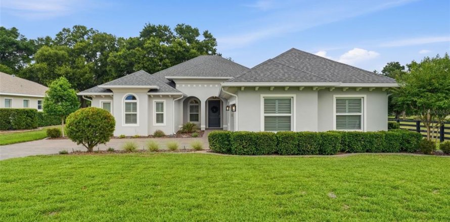 House in Lady Lake, Florida 4 bedrooms, 236.34 sq.m. № 2222555