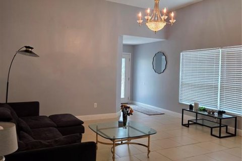 House in Tampa, Florida 4 bedrooms, 161.84 sq.m. № 1807443 - photo 4