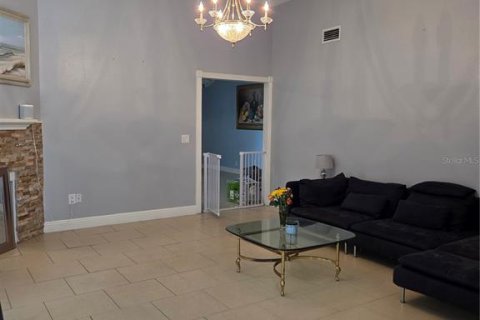 House in Tampa, Florida 4 bedrooms, 161.84 sq.m. № 1807443 - photo 2