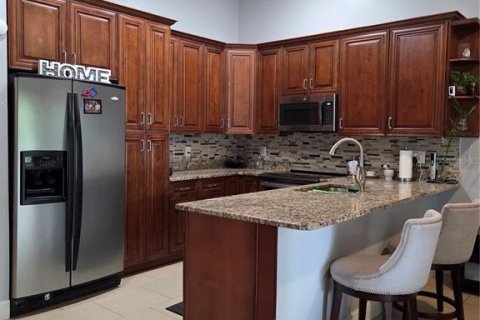 House in Tampa, Florida 4 bedrooms, 161.84 sq.m. № 1807443 - photo 5