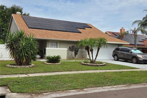 House in Tampa, Florida 4 bedrooms, 161.84 sq.m. № 1807443 - photo 1