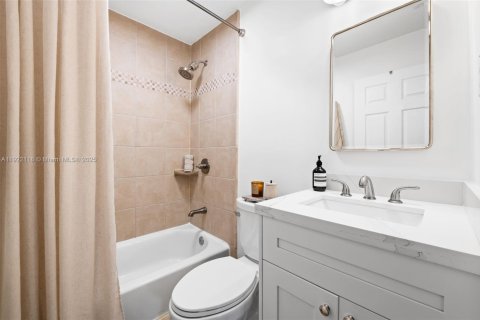 Casa en venta en Fort Lauderdale, Florida, 2 dormitorios, 107.49 m2 № 1976124 - foto 9