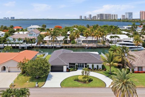 House in Riviera Beach, Florida 5 bedrooms, 321.07 sq.m. № 2250838