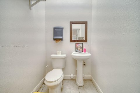 Commercial property in Cutler Bay, Florida № 2013783 - photo 17