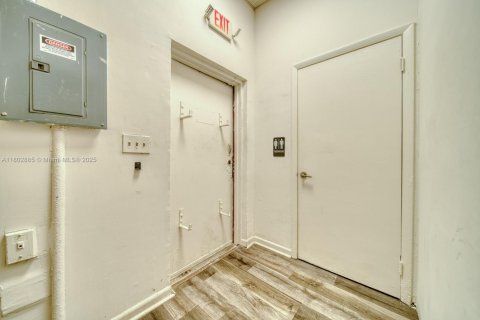 Commercial property in Cutler Bay, Florida № 2013783 - photo 16