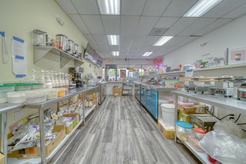 Commercial property in Cutler Bay, Florida № 2013783 - photo 9