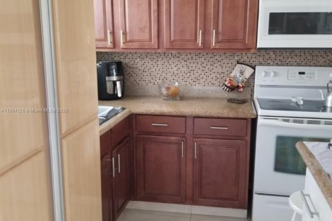 Снять в аренду кондоминиум в Санрайз, Флорида 1 спальня, 59.46м2, № 1945894 - фото 2