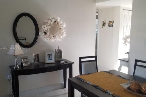 Снять в аренду кондоминиум в Санрайз, Флорида 1 спальня, 59.46м2, № 1945894 - фото 3