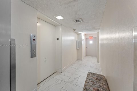 Condo in Aventura, Florida, 2 bedrooms  № 1945503 - photo 28