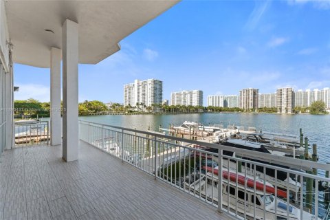 Condo in Aventura, Florida, 2 bedrooms  № 1945503 - photo 21