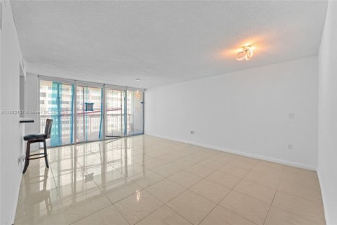Condo in Aventura, Florida, 2 bedrooms  № 1945503 - photo 7