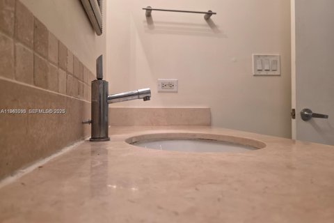 Купить кондоминиум в Майами, Флорида 1 спальня, 61.69м2, № 2001436 - фото 15
