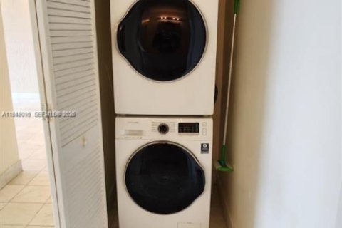 Купить кондоминиум в Майами, Флорида 1 спальня, 61.69м2, № 2001436 - фото 13