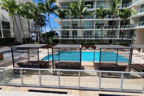 Купить кондоминиум в Майами, Флорида 1 спальня, 61.69м2, № 2001436 - фото 2