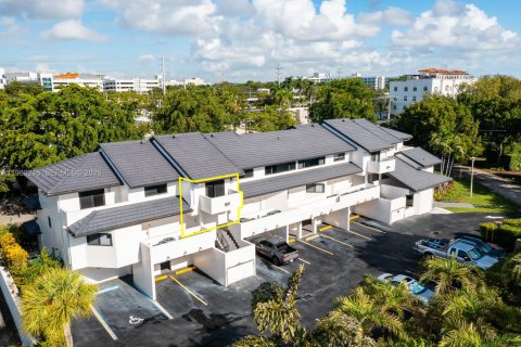 Купить кондоминиум в Корал-Гейблс, Флорида 2 спальни, 92.25м2, № 2047777 - фото 28