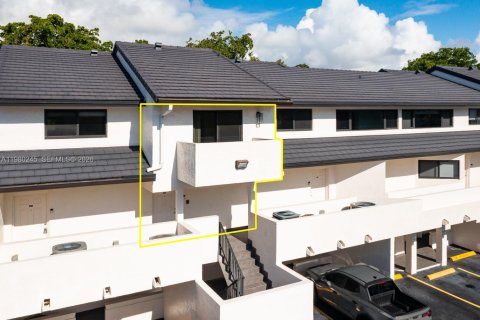 Купить кондоминиум в Корал-Гейблс, Флорида 2 спальни, 92.25м2, № 2047777 - фото 2