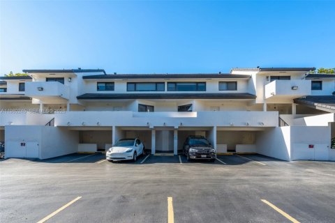 Купить кондоминиум в Корал-Гейблс, Флорида 2 спальни, 92.25м2, № 2047777 - фото 5