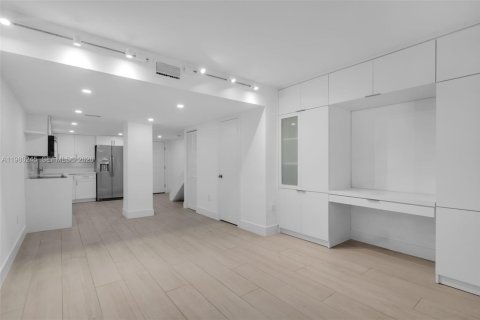 Купить кондоминиум в Корал-Гейблс, Флорида 2 спальни, 92.25м2, № 2047777 - фото 11