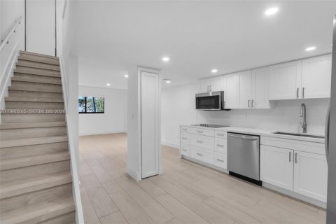 Купить кондоминиум в Корал-Гейблс, Флорида 2 спальни, 92.25м2, № 2047777 - фото 7