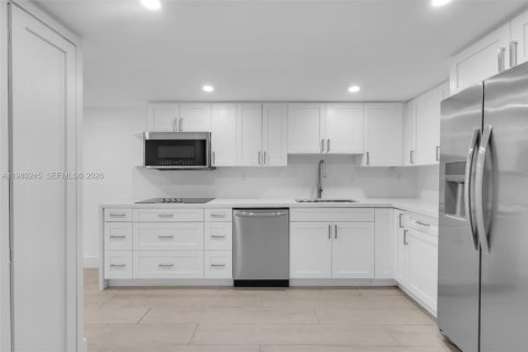 Купить кондоминиум в Корал-Гейблс, Флорида 2 спальни, 92.25м2, № 2047777 - фото 9