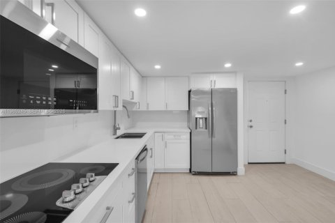 Купить кондоминиум в Корал-Гейблс, Флорида 2 спальни, 92.25м2, № 2047777 - фото 8