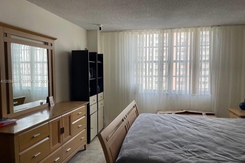 Condominio en venta en Sunny Isles Beach, Florida, 1 dormitorio, 87.61 m2 № 2263983 - foto 11