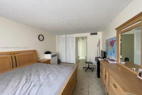 Condominio en venta en Sunny Isles Beach, Florida, 1 dormitorio, 87.61 m2 № 2263983 - foto 12