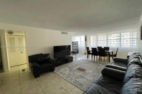 Condominio en venta en Sunny Isles Beach, Florida, 1 dormitorio, 87.61 m2 № 2263983 - foto 8