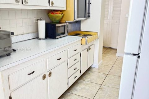 Condominio en venta en Sunny Isles Beach, Florida, 1 dormitorio, 87.61 m2 № 2263983 - foto 10