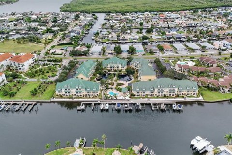 Touwnhouse à vendre à Apollo Beach, Floride: 3 chambres, 218.32 m2 № 2403546 - photo 2