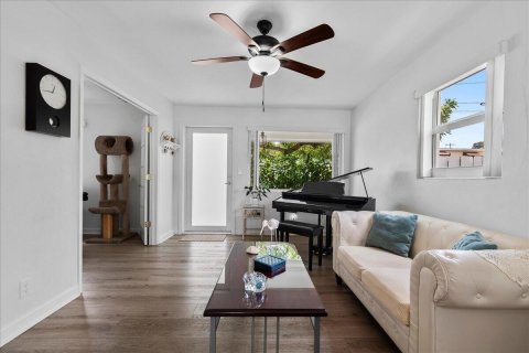 Villa ou maison à vendre à West Palm Beach, Floride: 3 chambres, 121.98 m2 № 2281637 - photo 6