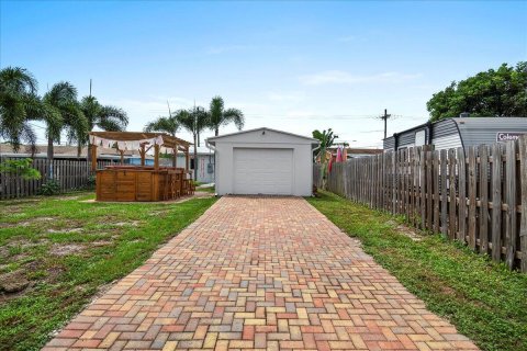 Villa ou maison à vendre à West Palm Beach, Floride: 3 chambres, 121.98 m2 № 2281637 - photo 21