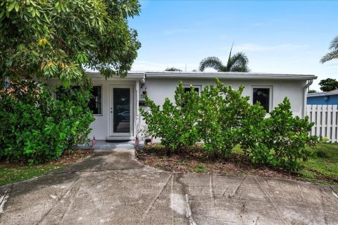 Villa ou maison à vendre à West Palm Beach, Floride: 3 chambres, 121.98 m2 № 2281637 - photo 3
