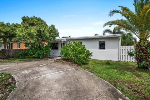 Villa ou maison à vendre à West Palm Beach, Floride: 3 chambres, 121.98 m2 № 2281637 - photo 2
