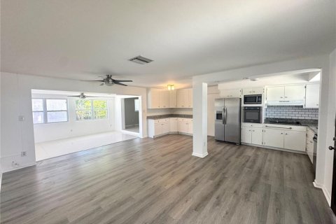 House in Seminole, Florida 3 bedrooms, 114.27 sq.m. № 1880888 - photo 8