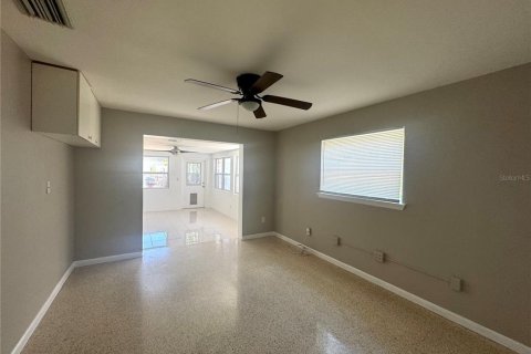House in Seminole, Florida 3 bedrooms, 114.27 sq.m. № 1880888 - photo 16