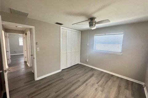 House in Seminole, Florida 3 bedrooms, 114.27 sq.m. № 1880888 - photo 18